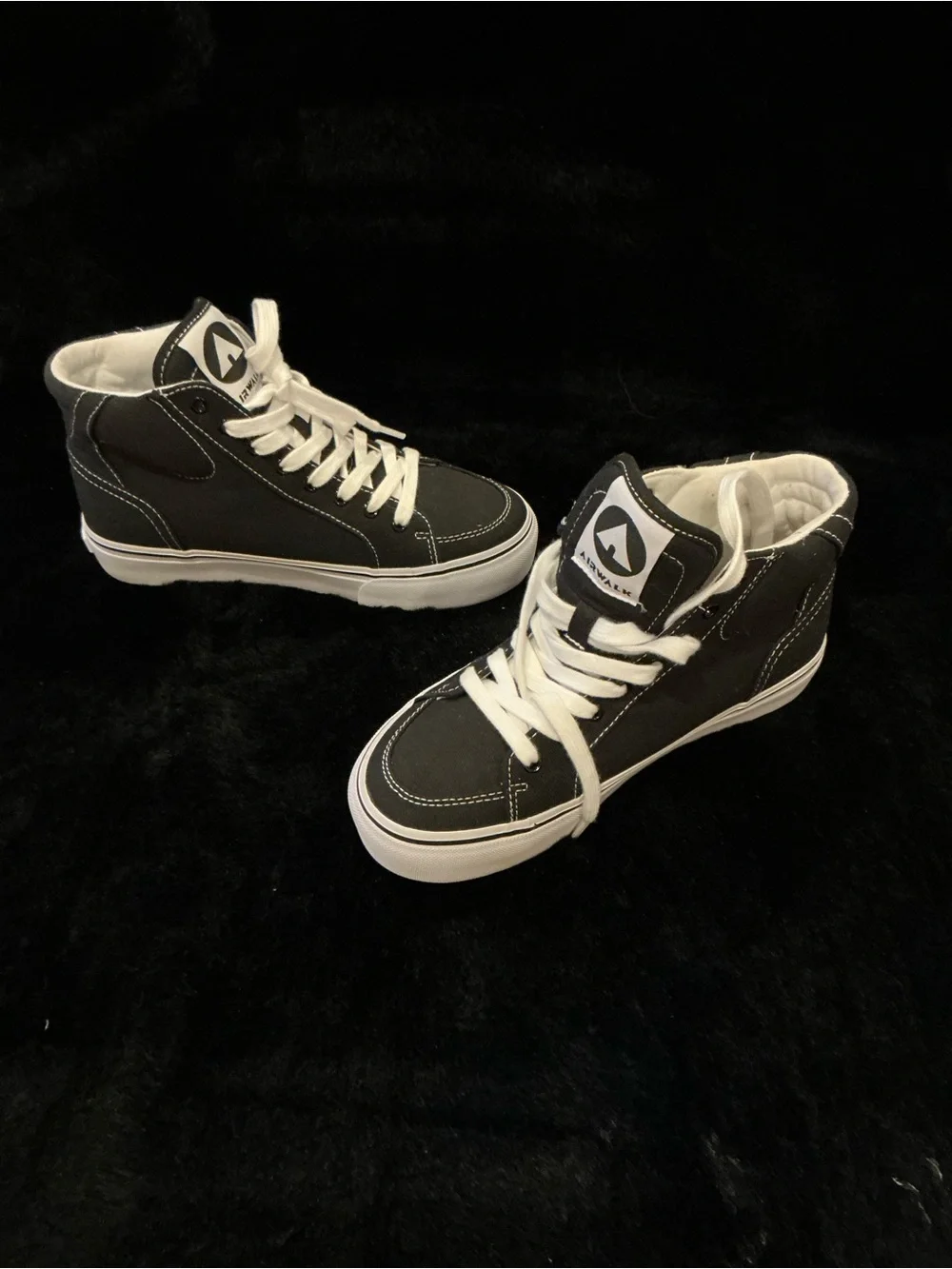 Airwalk Aurora Black and White Canvas High-Top Sneakers Size 7